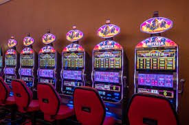 Antarmuka aplikasi hohotogel menampilkan navigasi sportsbook dan live dealer di perangkat Android